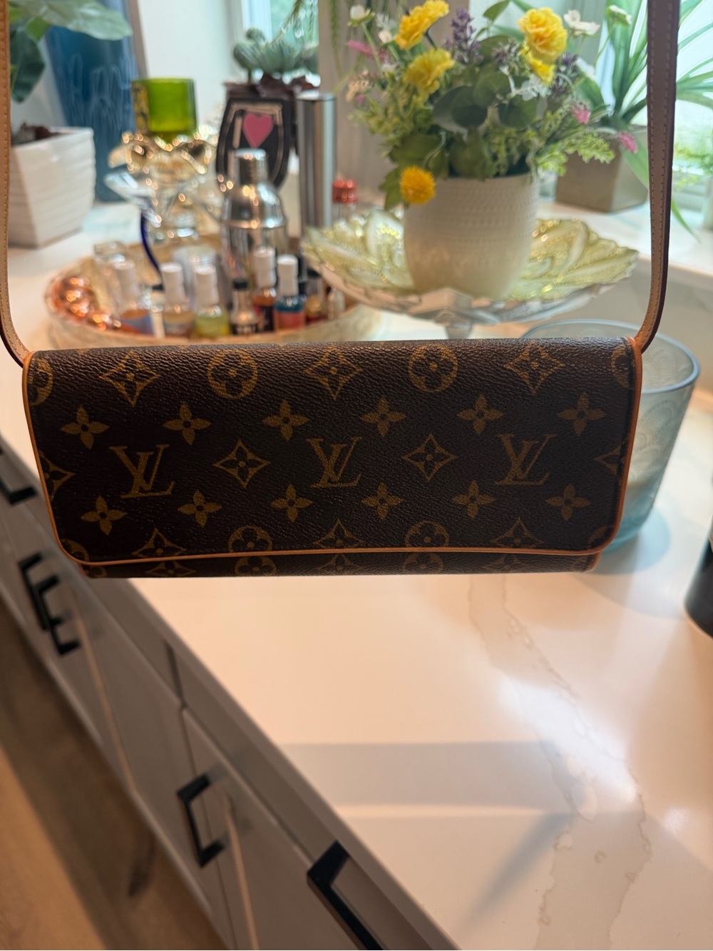 Authentic Louis Vuitton Monogram GM Crossbody - Picture 2 of 4